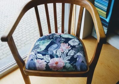 krzesło kwiaty