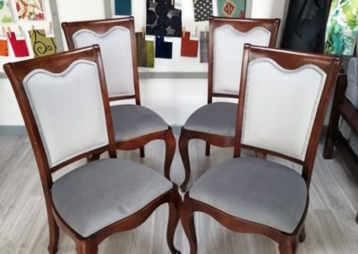 szare krzesła 4